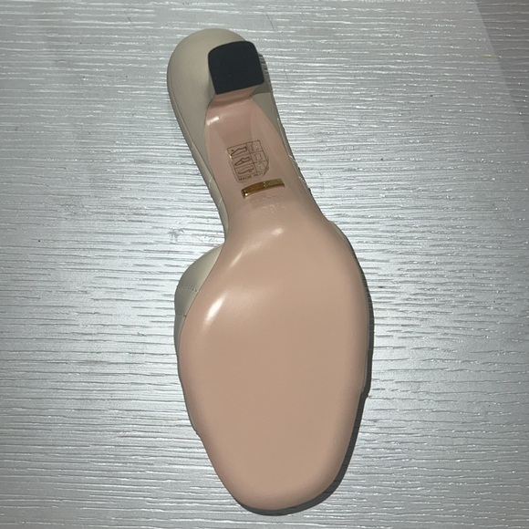 Women’s Gucci kitten heels, cream colored, size 39.5 (9.5 US) - Picture 6 of 6